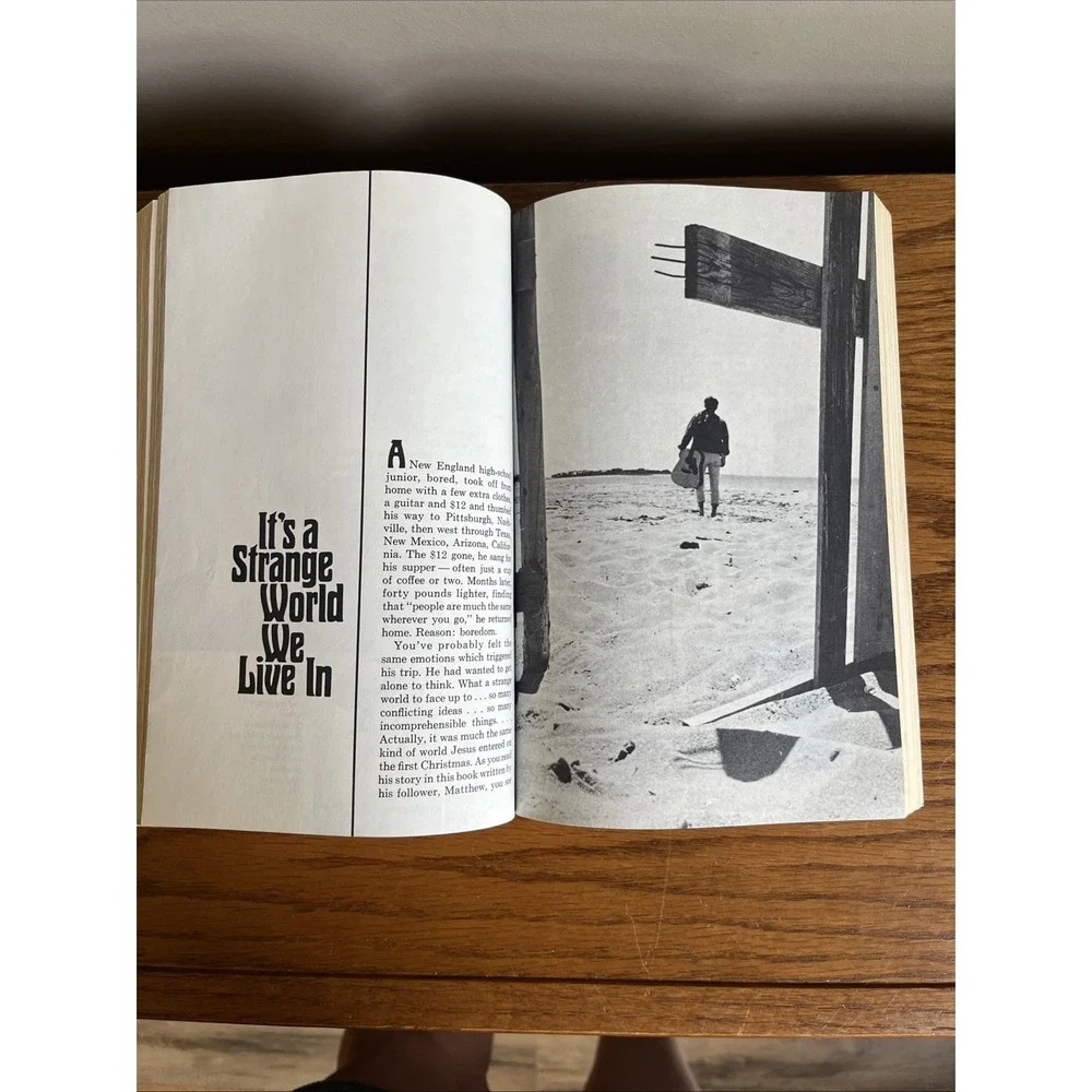 Vintage 70 The Way: The Living Bible Tyndale House Pub Illustrated